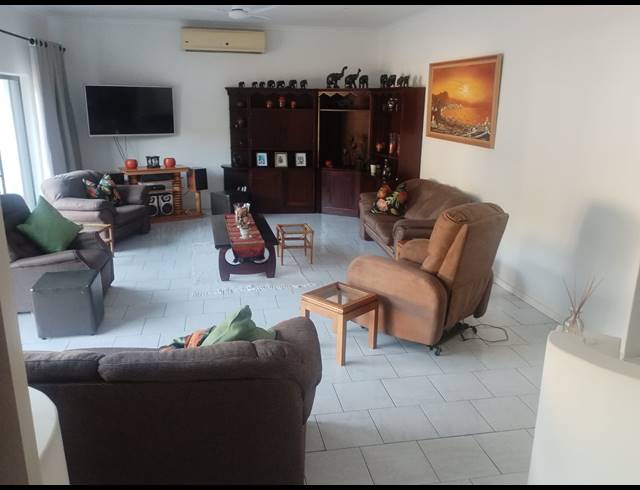 5 BEDROOM HOUSE FOR SALE IN BLUFF